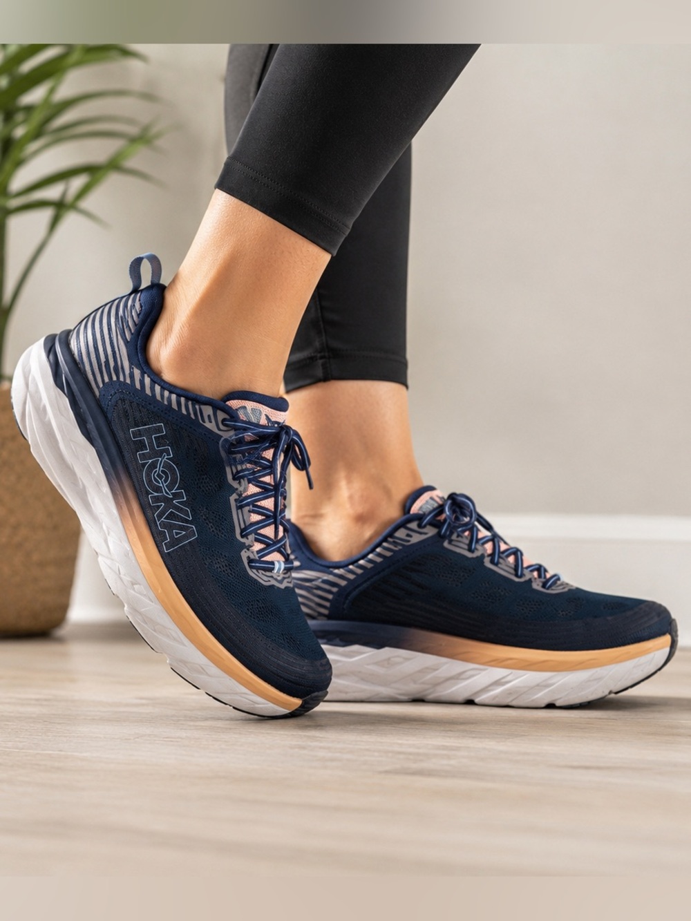 HOKA One One Bondi 6 Women’s 9.5 Wide D Navy Peach Running Shoes 1019270 MIDP